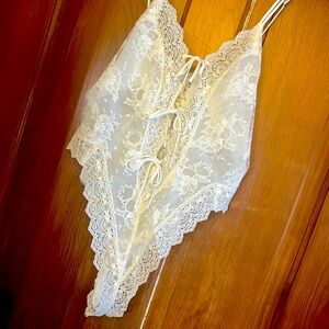 Victoria’s Secret Vintage Teddy Bodysuit Gold Label Cream Bridal Lace Size Med